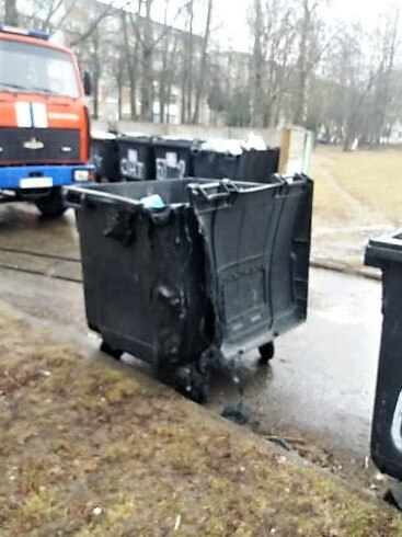 Загорелся мусорный контейнер Барановичи Фабричная